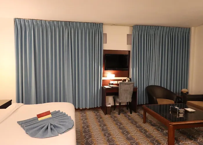 Larsa Hotel