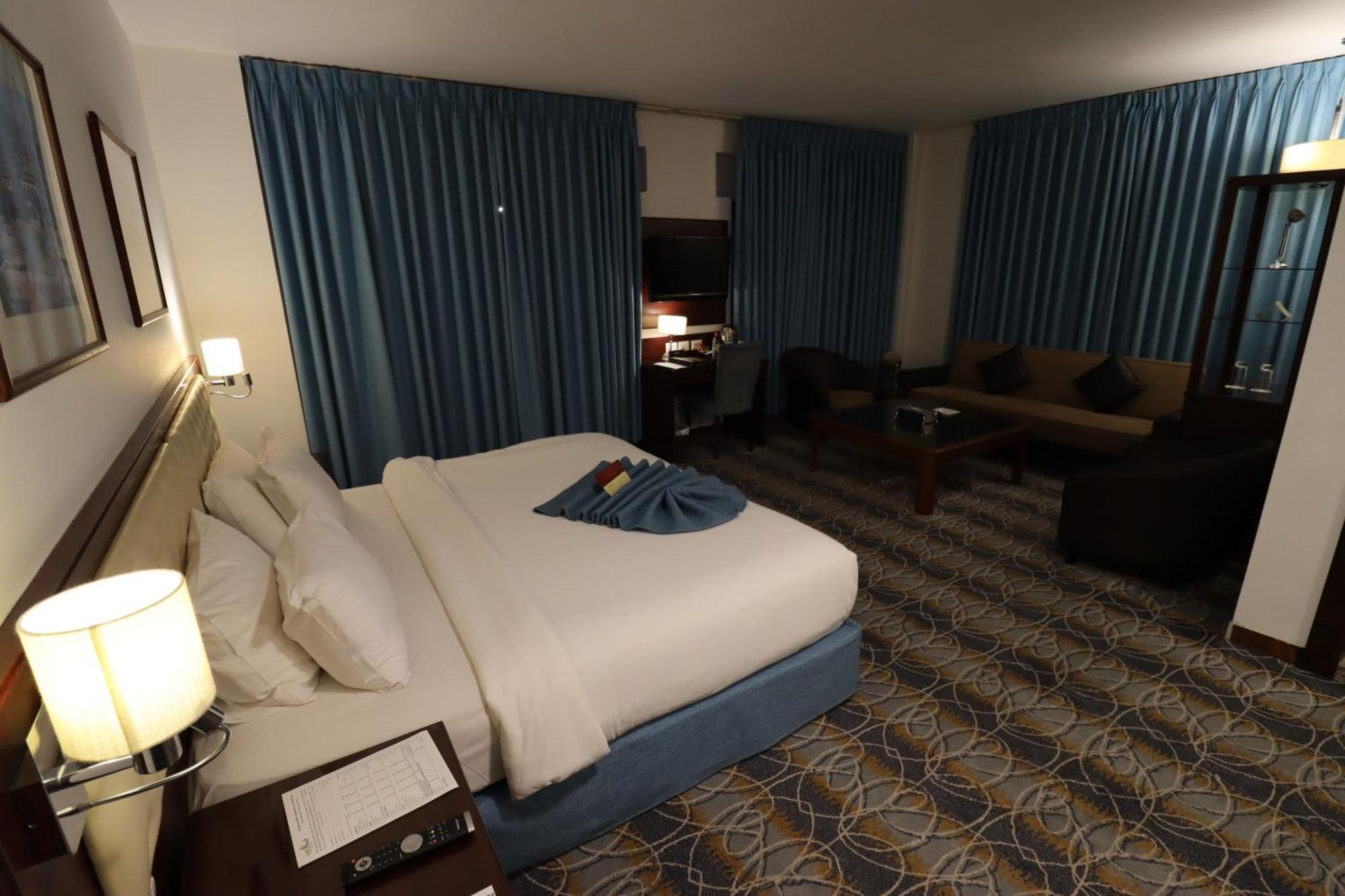 Larsa Hotel